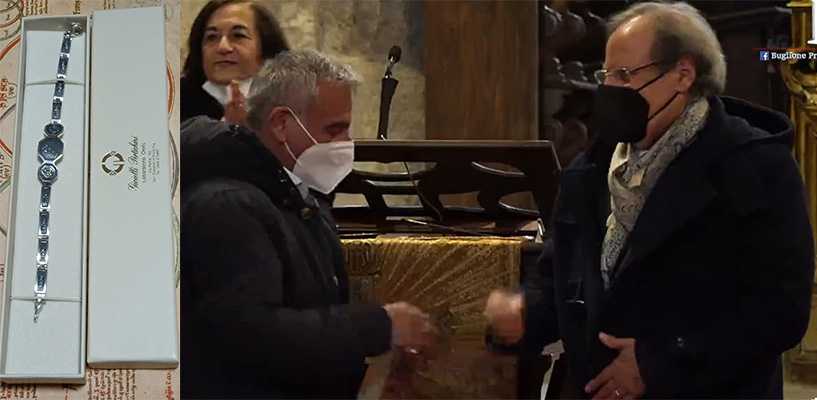 SGF. Il Maestro Orafo Giovanni Pertichini premia al Dantedì il presidente Riccardo Succurro