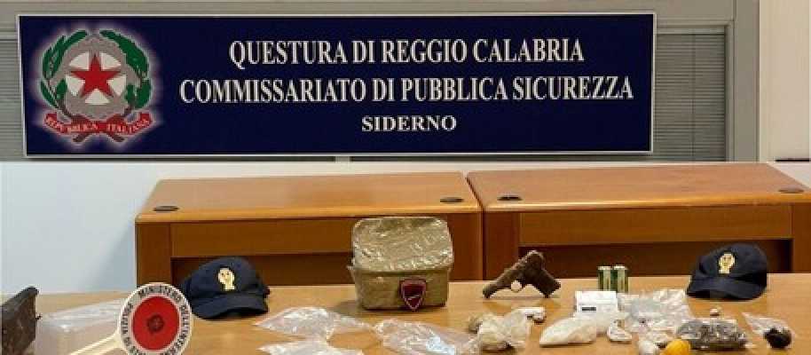 Pistola e droga trovati dalla Polizia a Gioiosa Ionica