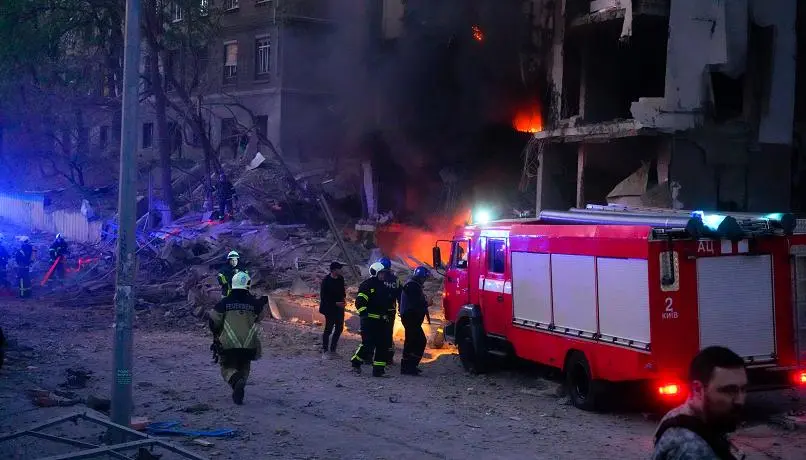 Guerra in Ucraina, giorno 65. Notte di terrore, missili russi su Kiev. Zelensky: "Un tentativo di umiliare l'Onu"