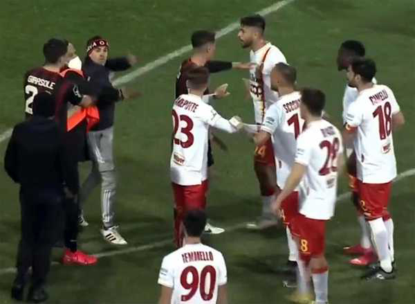 Calcio: dopo scontri Foggia-Catanzaro, Ghirelli in prefettura