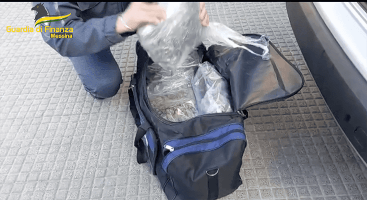 Gdf Messina arresta corriere con 10 kg droga a imbarcaderi