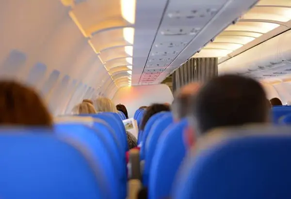 Covid. Addio mascherine in aereo, stop dal 16 sui voli Ue. Leggi il dettaglio
