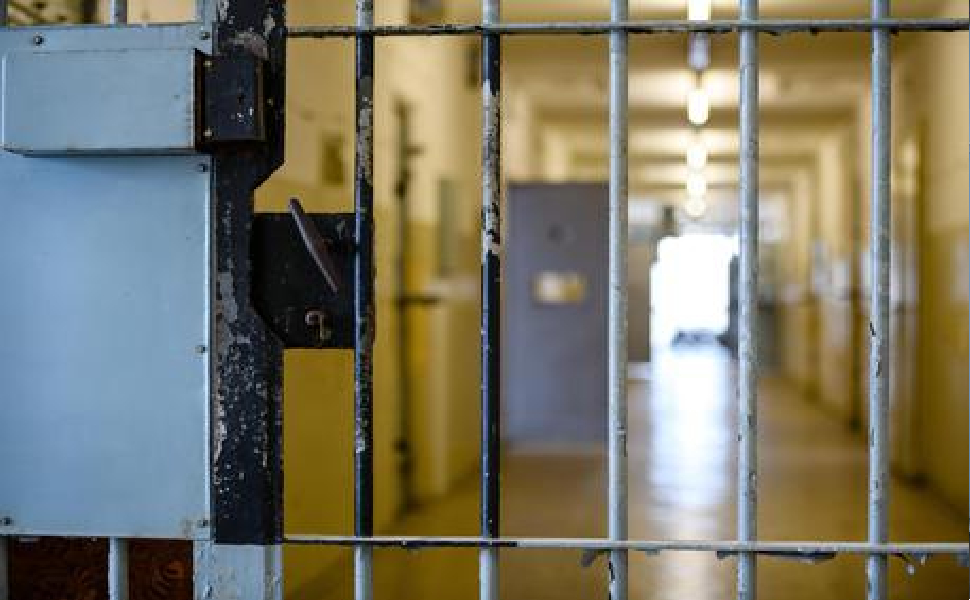 Minacce dal carcere per riavere locale, scoperto nipote
