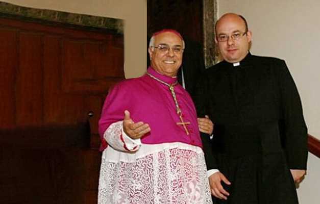 Catanzaro: La Chiesa, dopo le “dimissioni anticipate” di Bertolone, riduce allo stato laicale il suo ex segretario