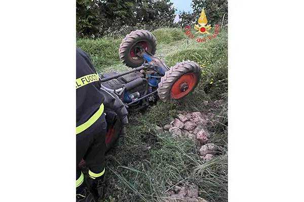 Tragedia nel catanzarese muore 65enne schiacciato da trattore. intervento dei Vvf