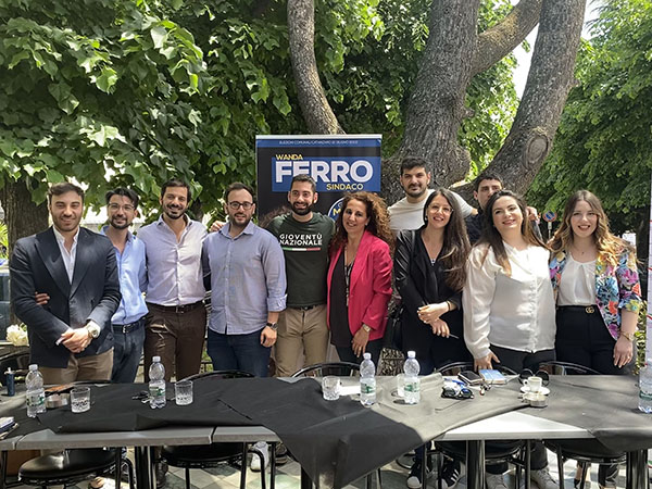 Comunali. Fdi presenta i candidati del movimento giovanile a sostegno di Wanda Ferro sindaco di Catanzaro. Video
