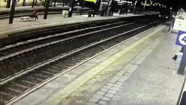 Violenza sessuale su ragazza aggredita "Sotto shock", fermato un 19 enne