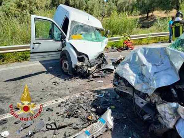 Incidenti stradali: Tragedia in Calabria morto pilota automobilistico. Intervento dei Vvf