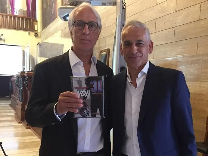 Crusaders Cagliari: consegnato il dvd NOI a Giovanni Malagò