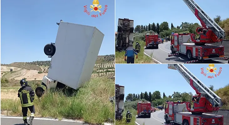 Incidenti Stradali. Satriano sulla SP148 autocarro finisce fuori strada, ferito il conducente. intervento dei Vvf