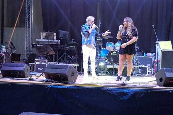 La cantante catanzarese Anna La Croce ha aperto il concerto dei Jalisse