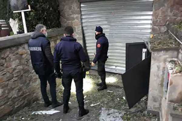 Camorra: "Guerra fra clan" 3 arresti per attentato a pizzeria a Firenze