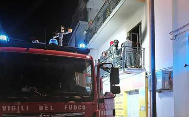 Tragedia a Reggio Calabria. divampa incendio in appartamento, muore 76enne