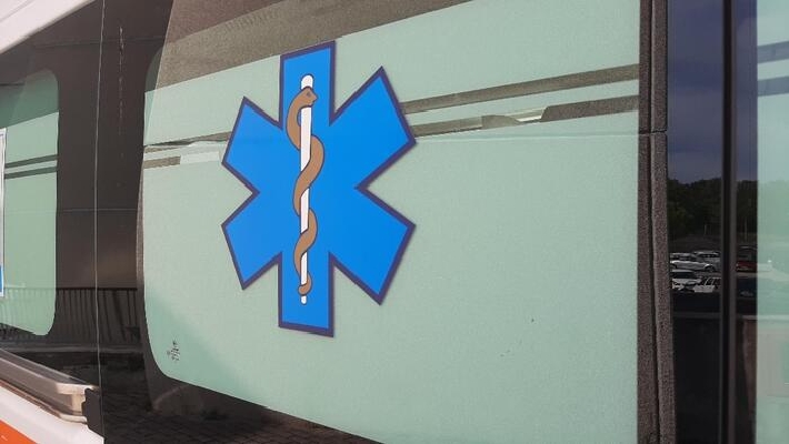 Dà in escandescenza con il 118 e rapina anziana, arrestato