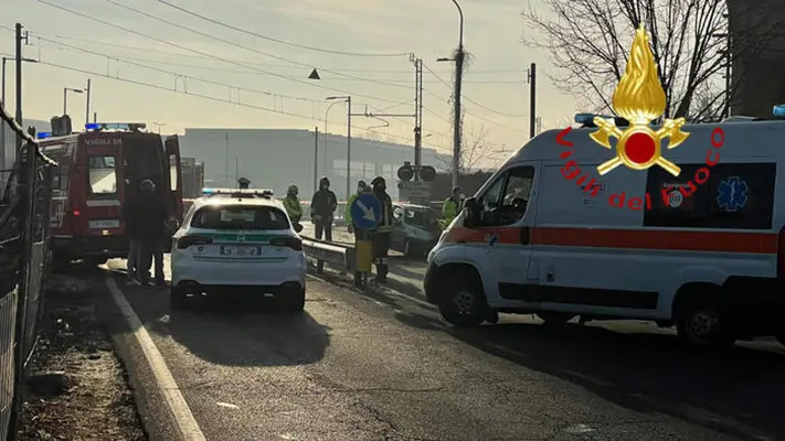 Muore investito da treno al passaggio a livello nel Pavese, circolazione sospesa, i dettagli