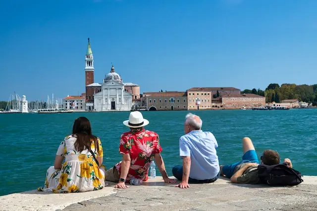 Codici: prezzi alle stelle per il Ponte di Ognissanti, ancora una volta la crisi la pagano i consumatori