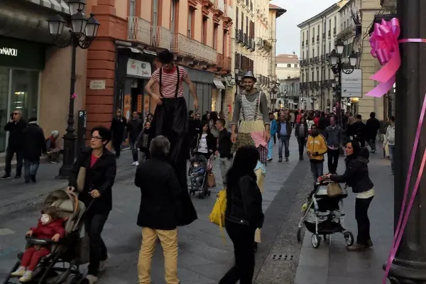 Catanzaro. Sabato 29 ottobre isola pedonale su corso Mazzini con eventi a tema Halloween, musica e teatro / funicolare e musofalo gratis