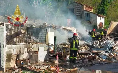 Tragedia a Lucca, esplode casa, bilancio due morti tre feriti, 26enne incita figliofatto nascere con cesareo