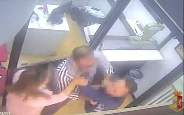 Donna incinta rapina lingotto da 30mila euro con compagno, arrestati