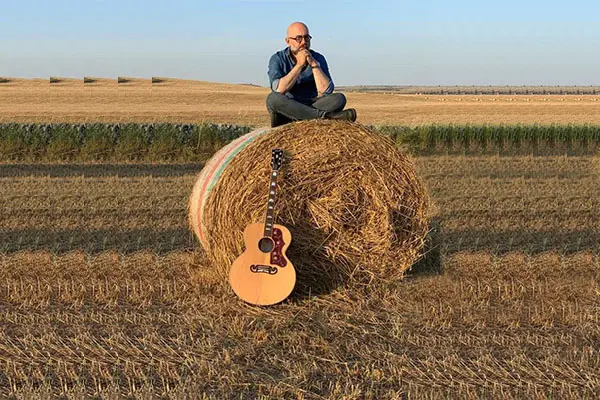 È online il video di “Ti Ho Mentito Per Anni”, il brano del cantautore pugliese Fabio Milella video, i dettagli