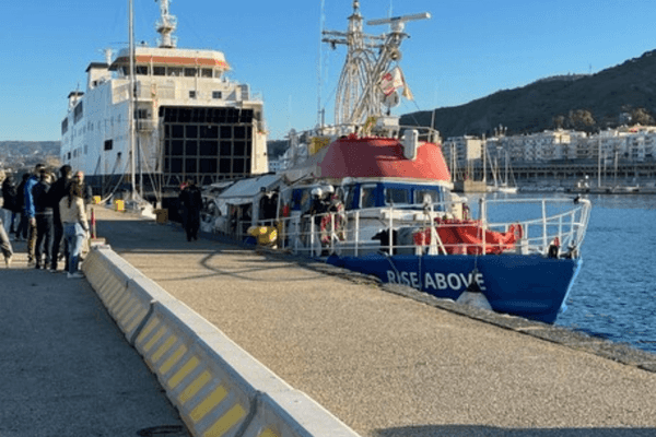Migranti: Rise Above arrivata in porto a Reggio Calabria