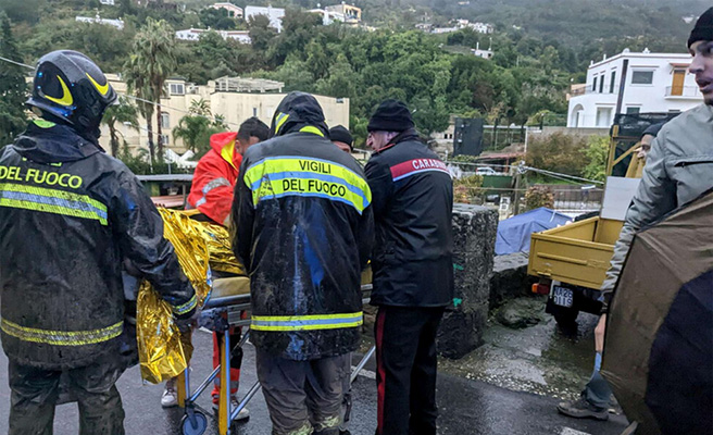 Tragedia Maltempo sull'isola Isch: 8 morti, molti i dispersi I sindaci ai cittadini 'Non uscite di casa'