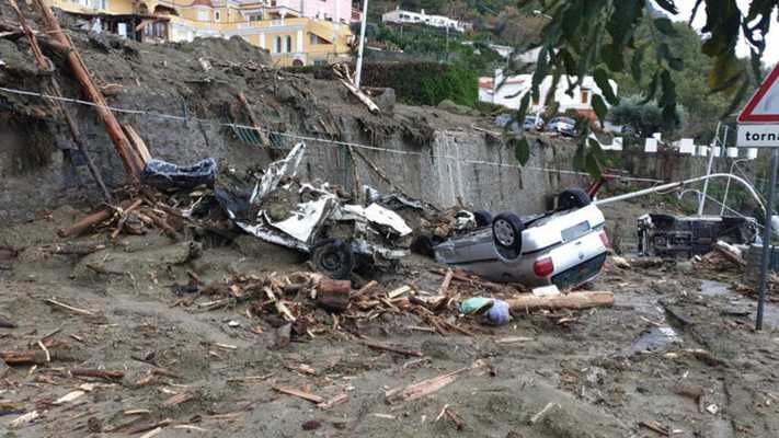 Tragedia annunciata a Ischia si scava nel fango, trovata morta 31enne, bilancio dispesi. Mattarella e Meloni: vicini alla popolazione colpita