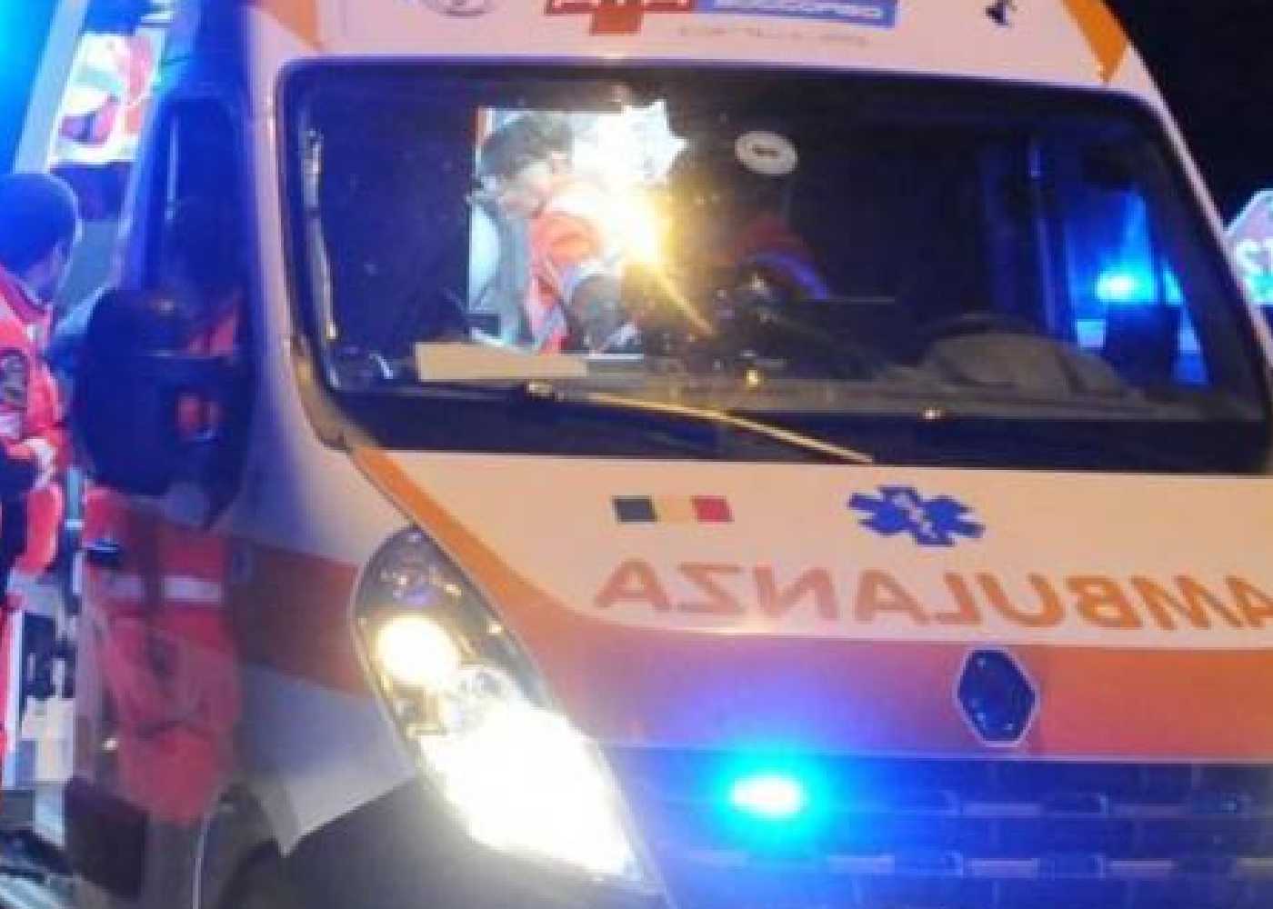 Auto contro albero nel Foggiano, morti due ragazzi di 18 e 19 anni