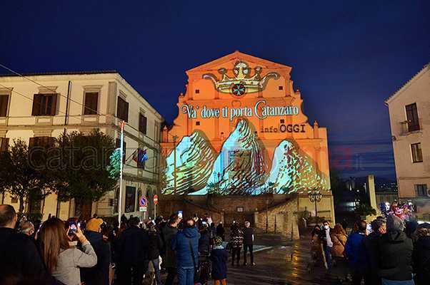 La storia di Catanzaro rivive con il videomapping e l'illuminazione diffusa nel centro storico, i dettgali