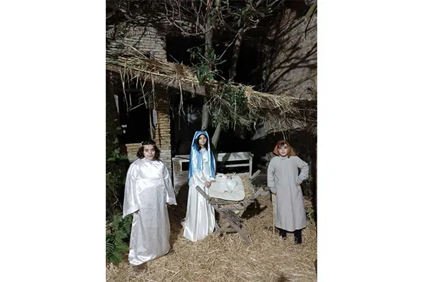 Gli alunni dell'IC di Badolato animano il presepe vivente nel borgo di Santa Caterina Sullo Jonio. Riaperti gli antichi Catoja.