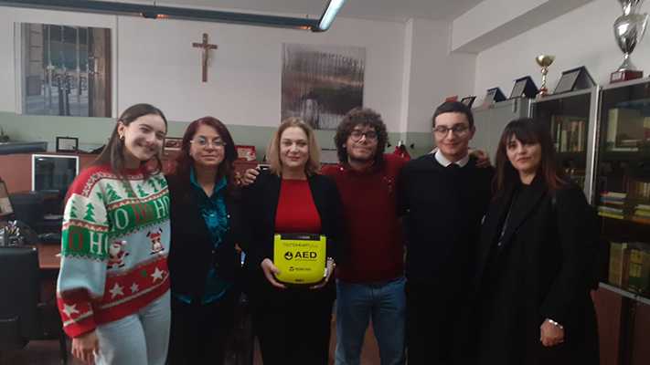 L' associazione "Universo Minori" dona un defibrillatore al liceo classico Pasquale Galluppi di Catanzaro