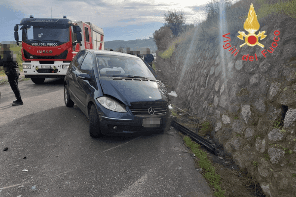 Incidente stradale tra i comuni di Botricello e Marcedusa, i Vvf estraggono tre feriti dalle lamiere