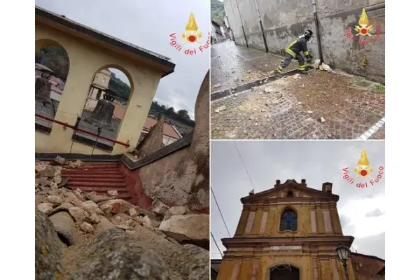 Nel vibonese. Fulmine colpisce il campanile della chiesa, calcinacci dannegiano auto, intervento dei Vvf