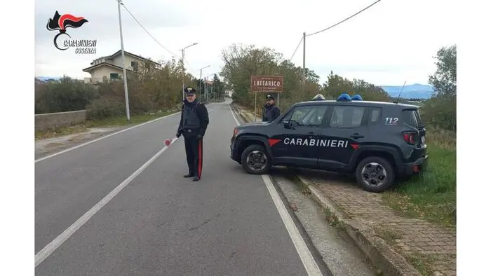 Minacce di morte e aggressioni violente a moglie, arrestato