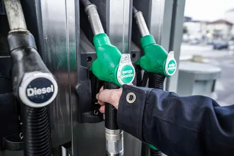 Calabria. Caro Benzina: omessa comunicazione prezzi, sanzionato distributore