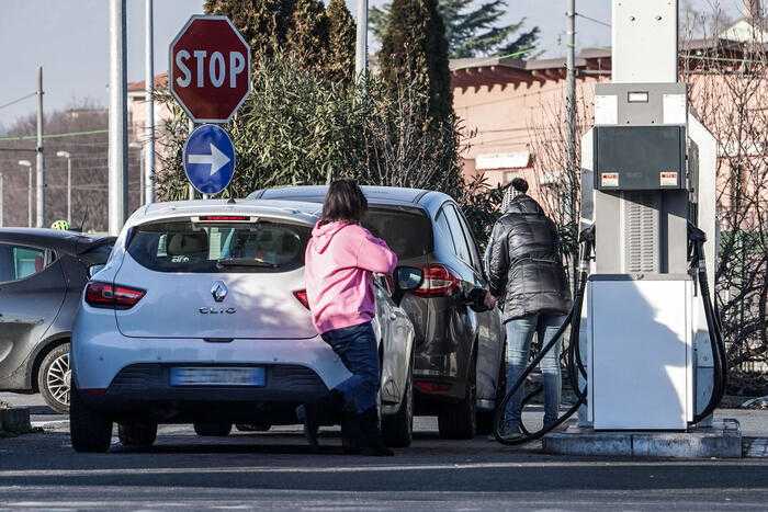 Caro Carburanti: Mattarella firma il decreto carburanti, oggi in Gazzetta