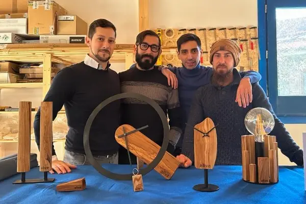 Quattro ragazzi calabresi creano "Aliva", complementi d’arredo con legno di potatura di ulivi, i dettagli