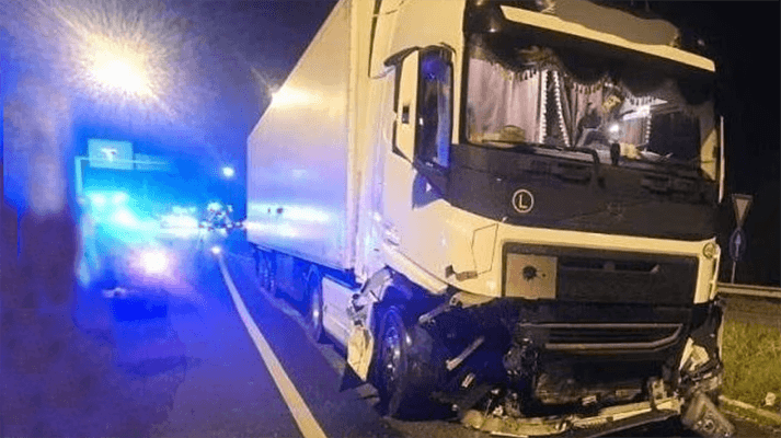 Incidenti mortali. Milano, scontro tra mezzi pesanti sulla A4: un morto. Chiusa l'autostrada, i dettagli