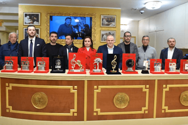Sanremo: Michele Affidato realizza i premi speciali del Festival