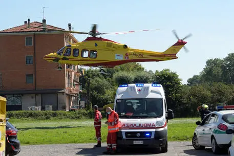 Incidenti lavoro. Tragedia nel catanzarese, morto operaio è rimasto schiacciato sotto un camion