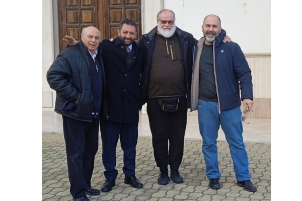 Catanzaro. Atto vandalico nella parrocchia di Pistoia, Bosco e Belcaro incontrano don Giorgio