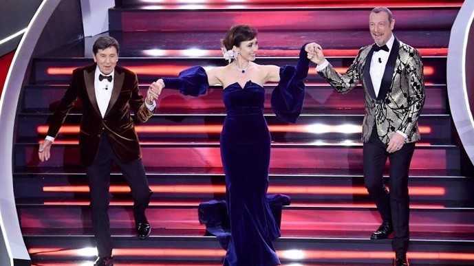 Sanremo 2023, i duetti accendono l'Ariston. Mengoni guida la classifica generale