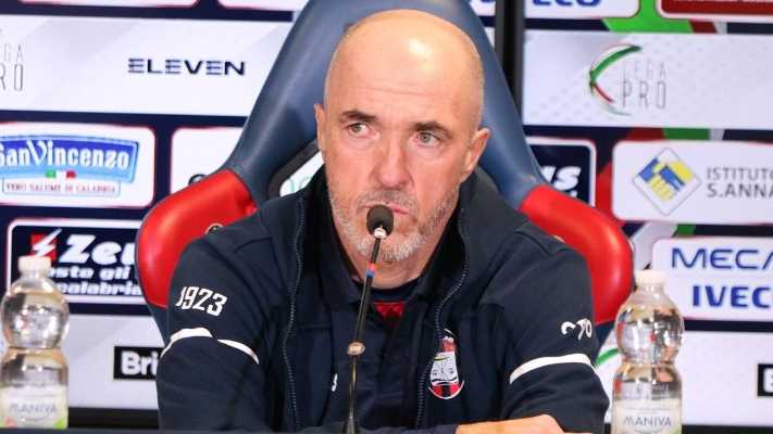 FC Crotone ha ufficializzato l'esonero del tecnico Franco Lerda. "Zauli è il nuovo tecnico", i dettagli