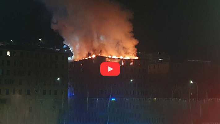 Panico e disperazione a Genova: devastante incendio divampa in un palazzo di 17 piani. Video
