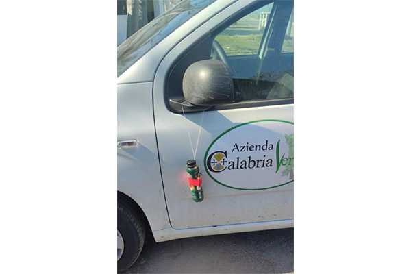 Intimidazione a Calabria Verde, molotov su auto di servizio