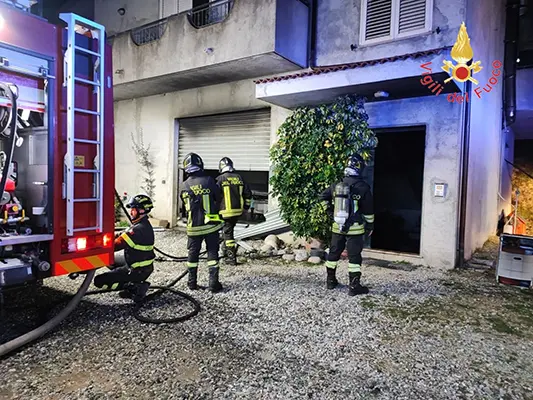 Nel catanzarese. I Vvf salvano due nonnini in balia delle fiamme in appartamento, i dettagli