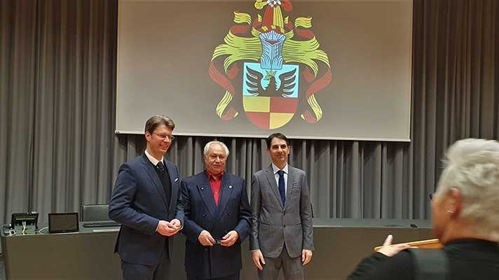 Enzo Iacovozzi insignito dal sindaco di Hildesheim con la piu’ alta Onorificenza Civica