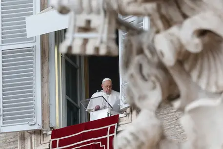 Migranti: il dolore del Papa per le vittime di Cutro, 'fermare i trafficanti'