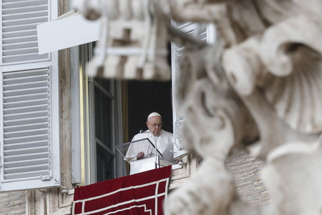 Migranti: il dolore del Papa per le vittime di Cutro, 'fermare i trafficanti'