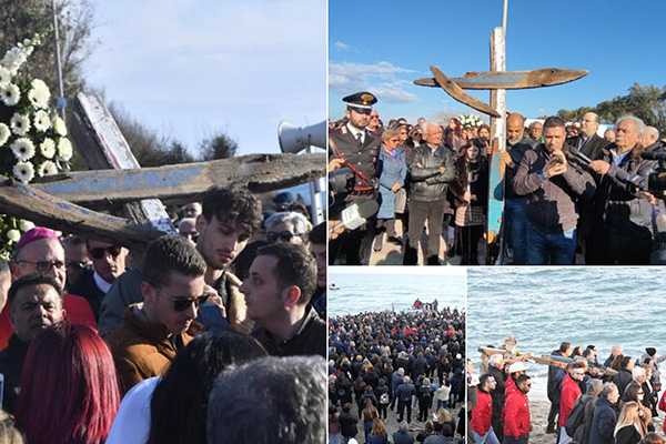 Sindaci e tre vescovi a Via Crucis per migranti, "mai più"